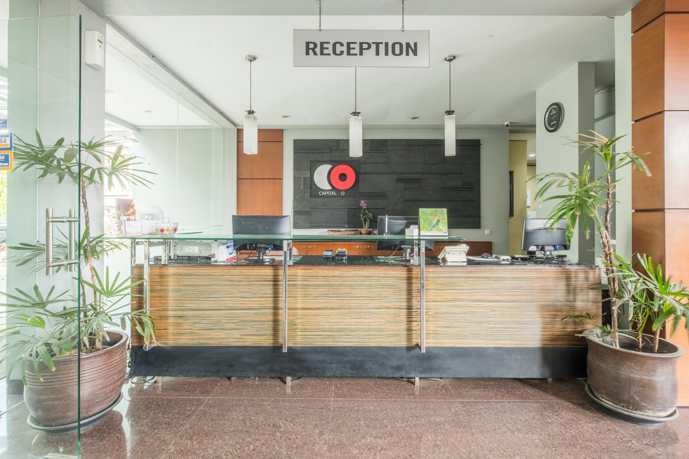 Capital O 874 Hotel Nyland Pasteur Bandung Exterior photo