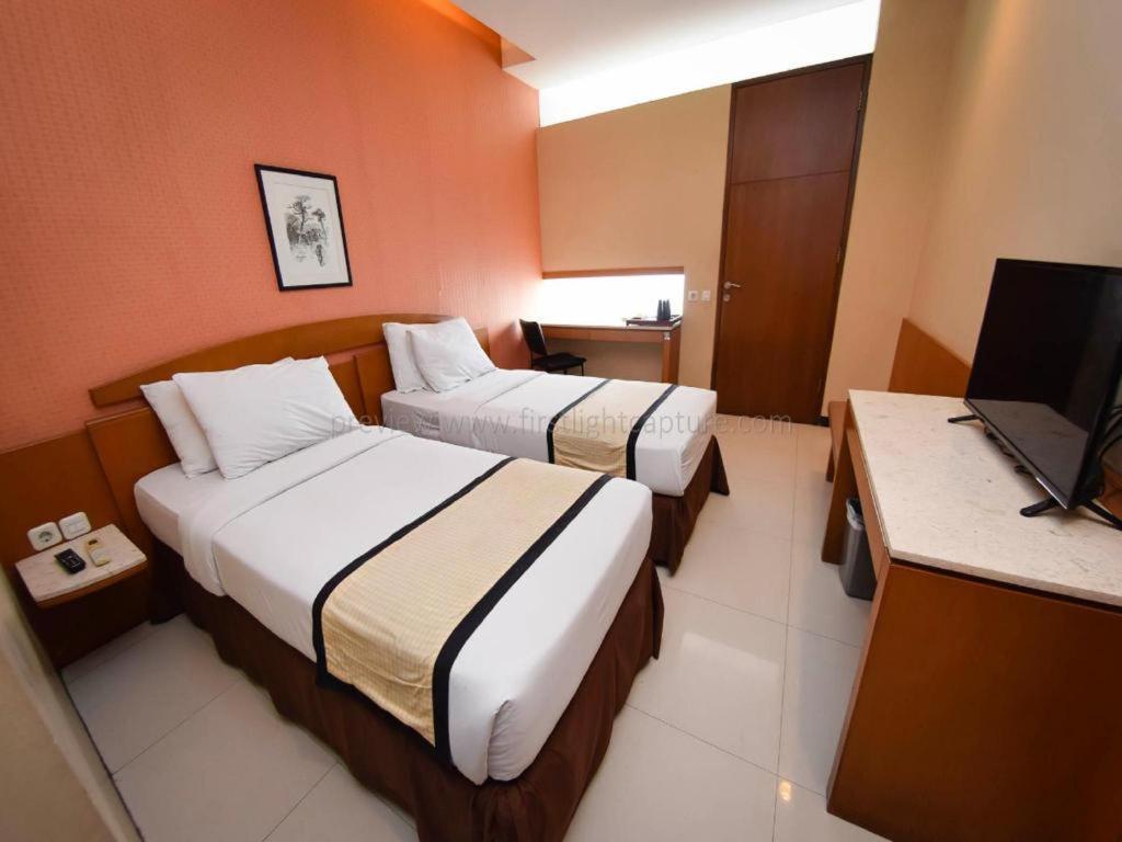 Capital O 874 Hotel Nyland Pasteur Bandung Exterior photo