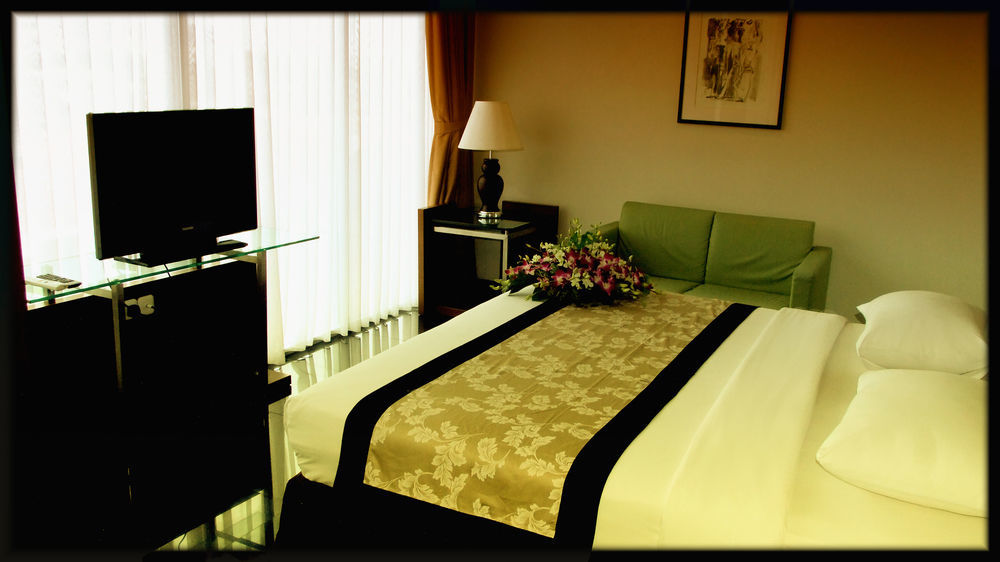 Capital O 874 Hotel Nyland Pasteur Bandung Exterior photo