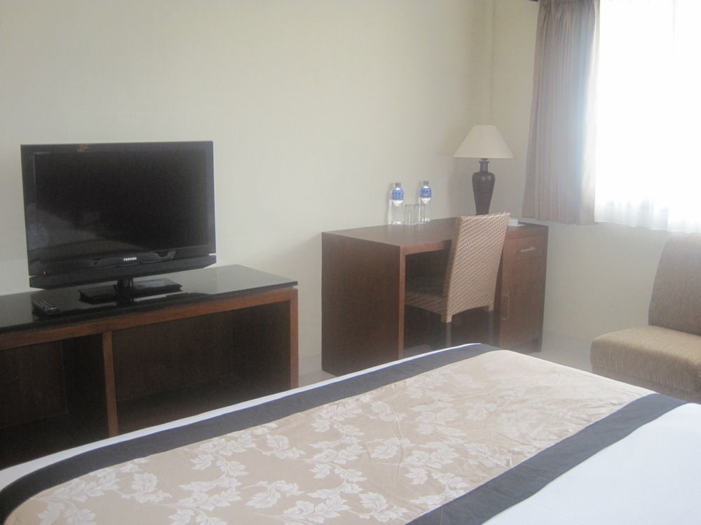 Capital O 874 Hotel Nyland Pasteur Bandung Exterior photo